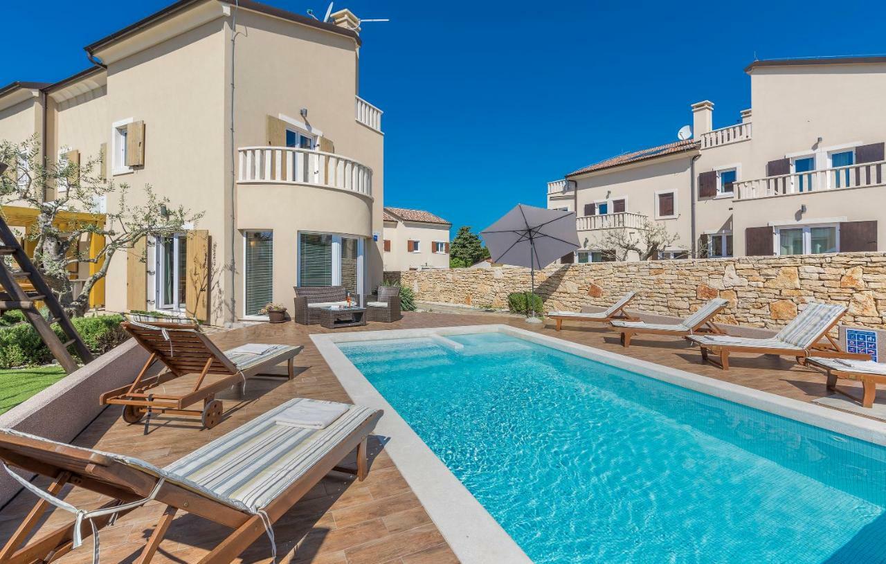 6-Bedroom Villa Chiara With Sea View Premantura Exterior photo