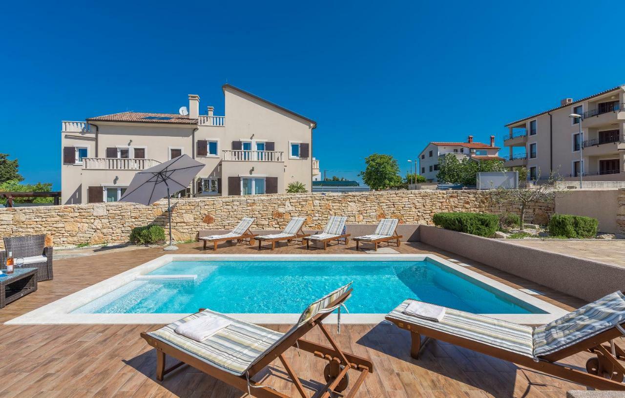 6-Bedroom Villa Chiara With Sea View Premantura Exterior photo