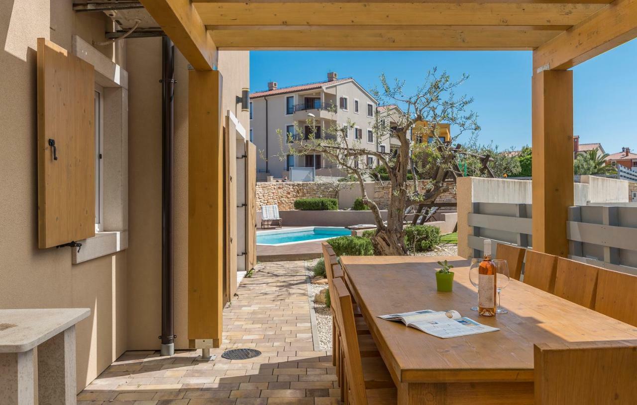 6-Bedroom Villa Chiara With Sea View Premantura Exterior photo